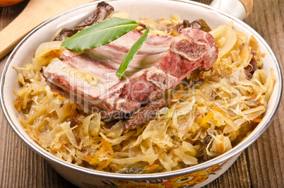 sauerkraut mit geräuchert fleisch