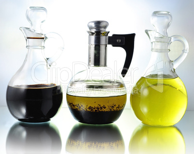 oil , vinegar and salad dressing