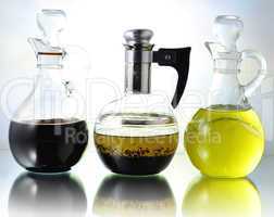 oil , vinegar and salad dressing