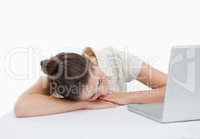Businesswoman leaning on her desk with a laptop