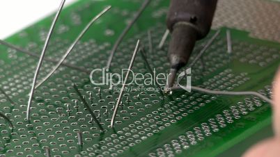 Soldering circuit with through hole discrete components
