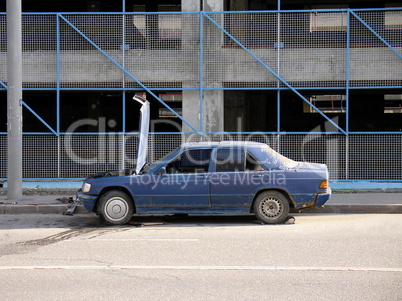 Car under repairing