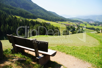 Holzbank bei Kastelruth in Südtirol