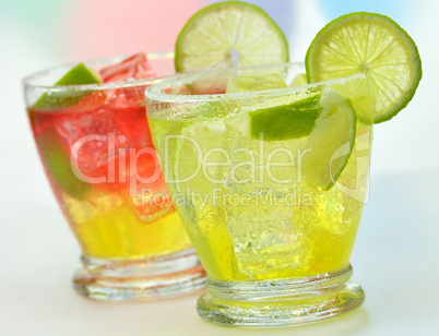 cocktails with ice and lime