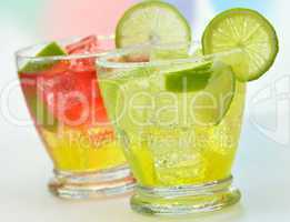 cocktails with ice and lime