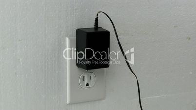 Chopping AC/DC wall adapter with cutters