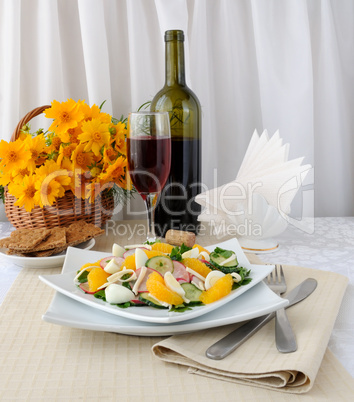 Vitamin salad with pink wine