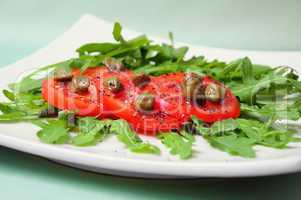 Salad with fresh tomatoes, capers and arugula