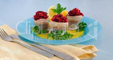 Herring fillet stuffed with beet-apple stuffing
