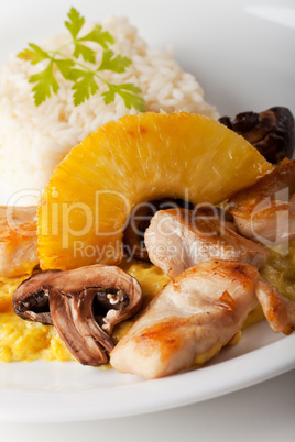 Chicken Curry mit Reis und Ananas