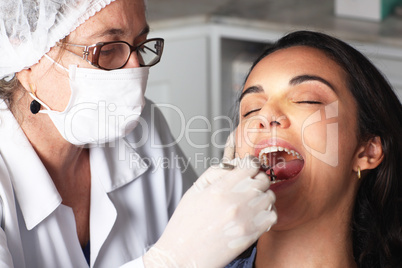 Inspektion der Zähne