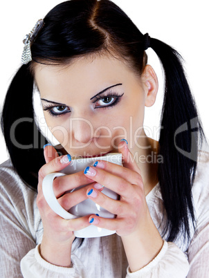 Frau beim Kaffee trinken