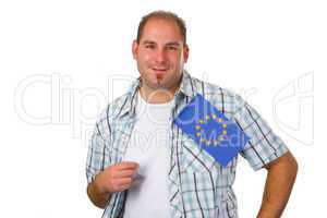 Junger Mann mit Europafahne