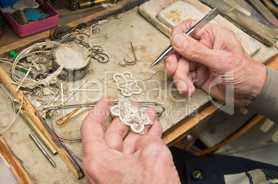 hands of  jeweller