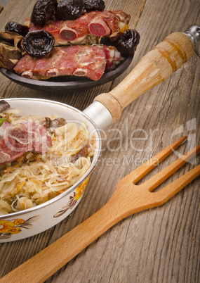 sauerkraut mit geräuchert fleisch