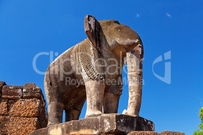 Elephant statue in Pre Rup temple