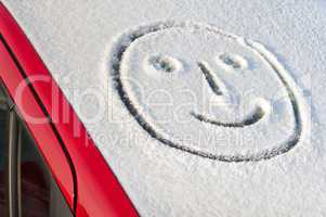 lachendes Smiley auf Schnee