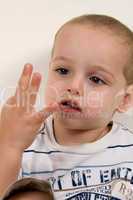 kid counting fingers