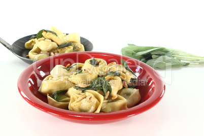 Tortellini mit Salbei