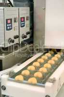 Herstellung von Keksen Production of biscuits