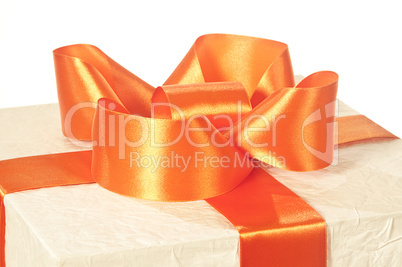 bow on the gift box