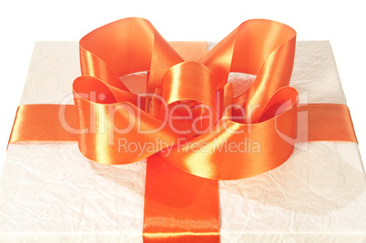 bow on the gift box