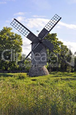 Windmühle auf der Insel Saaremaa, Estland