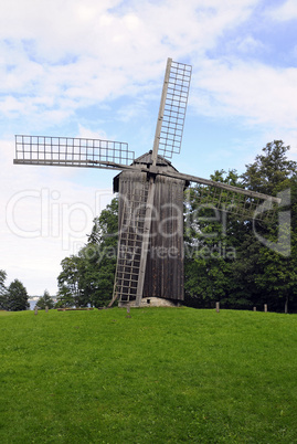 Windmühle auf der Insel Saaremaa, Estland