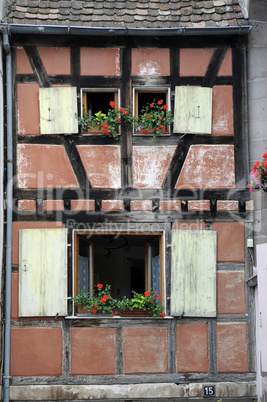 Fenster eines Hauses in Riquewihr, Elsaß