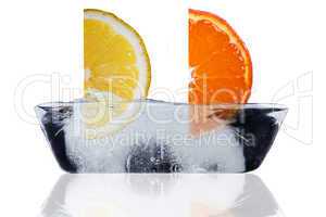 Orange und Zitrone im Eisblock