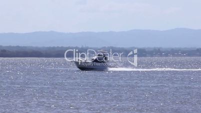 Speedboat Zoom