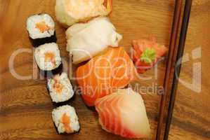 Nigiri/Maki sushi meal (salmon, swordfish, shrimp, octupus)