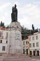 Gualdim Pais statue