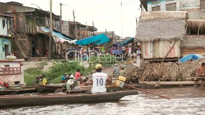 Slums am Amazonas, Peru