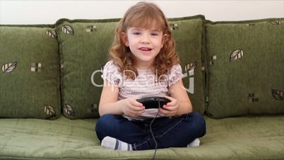 little girl play video game