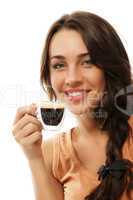 glückliche junge frau mit einer tasse espresso kaffee
