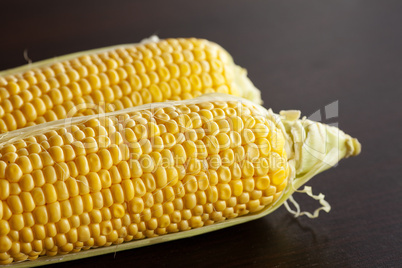 corn lying on a wooden table