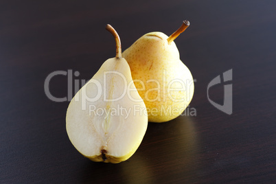 pear lying on a wooden table