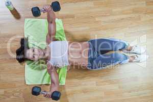 Athletic trainer shows examples of exercises in the gym