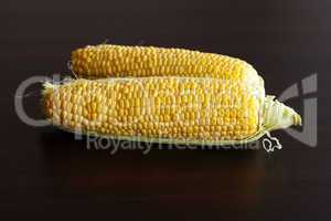 corn lying on a wooden table