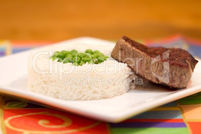 Erbsen im Reisring mit Steak