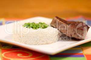 Erbsen im Reisring mit Steak