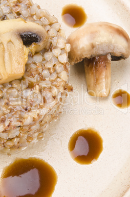 Buckwheats with nut cream and mushrooms