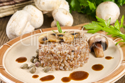 Buckwheats with nut cream and mushrooms