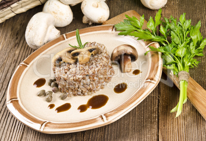 Buckwheats with nut cream and mushrooms