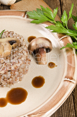 Buckwheats with nut cream and mushrooms