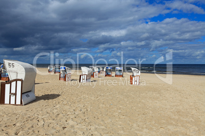 Strandkörbe am Strand der Ostsee von Ahlbeck auf der Insel Usedom