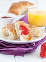 Frühstück mit Croissant / breakfast with croissant