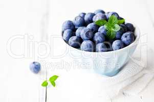 Heidelbeeren in Schale / blueberries in a bowl