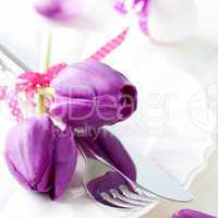 Tischgedeck mit Tulpen / place setting with tulips